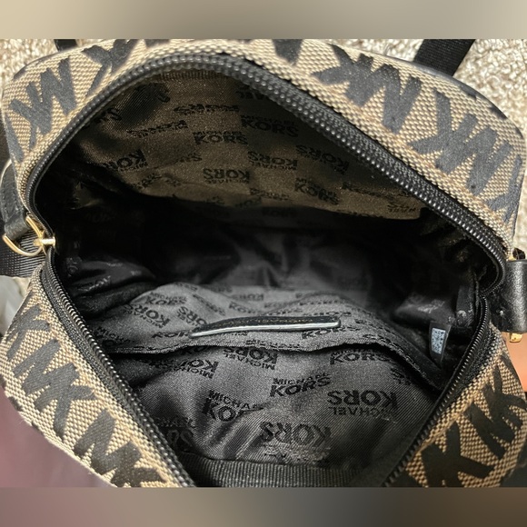 Michael Kors Crossbody - Picture 3 of 7